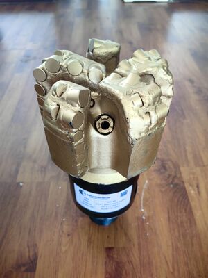 8 1/2인치 5날 PDC 드릴 비트 (수도관 시추용, API REG 나사산 포함)